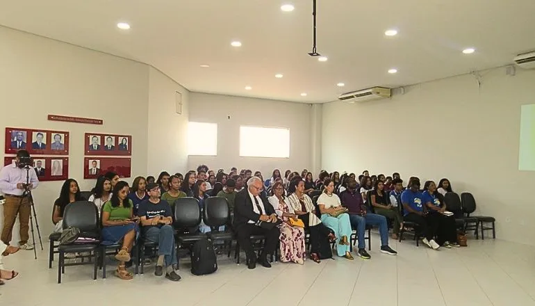 Comandante da 87ª CIPM destaca importância da inteligência policial e das escolhas individuais em debate da OAB sobre encarceramento racial Comandante da 87ª CIPM destaca importância da inteligência policial e das escolhas individuais em debate da OAB sobre encarceramento racial