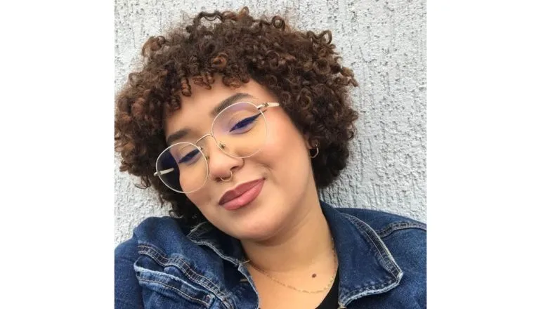 Isadora Ferraz lança seu primeiro livro de poesia: uma jornada sensível sobre carência e melancolia