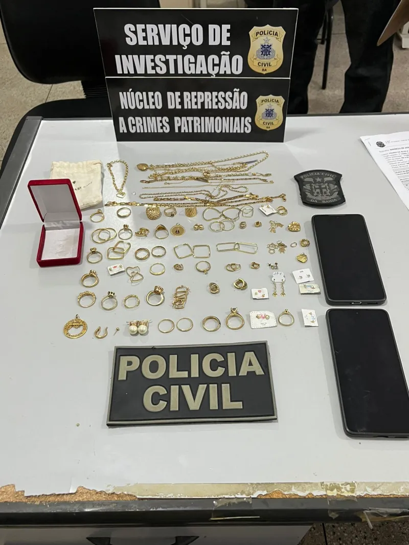 Polícia Civil recupera joias avaliadas em R$ 70 mil furtadas de salão de beleza em Teixeira de Freitas Polícia Civil recupera joias avaliadas em R$ 70 mil furtadas de salão de beleza em Teixeira de Freitas