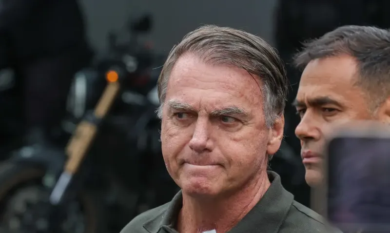 Bolsonaro é preso pela Polícia Federal em Brasília