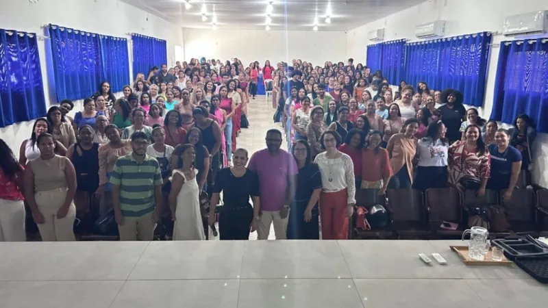 Prefeitura de Teixeira de Freitas, por meio do Núcleo de Apoio à Educação Inclusiva, promove palestra sobre Comunicação Assertiva para Profissionais de Apoio Escolar