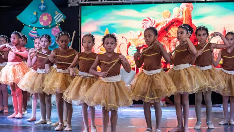 Festival Cultural de Teixeira de Freitas prossegue com dança, teatro e moda no segundo dia Festival Cultural de Teixeira de Freitas prossegue com dança, teatro e moda no segundo dia