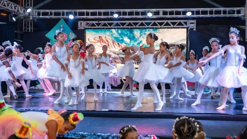 Festival Cultural de Teixeira de Freitas prossegue com dança, teatro e moda no segundo dia Festival Cultural de Teixeira de Freitas prossegue com dança, teatro e moda no segundo dia