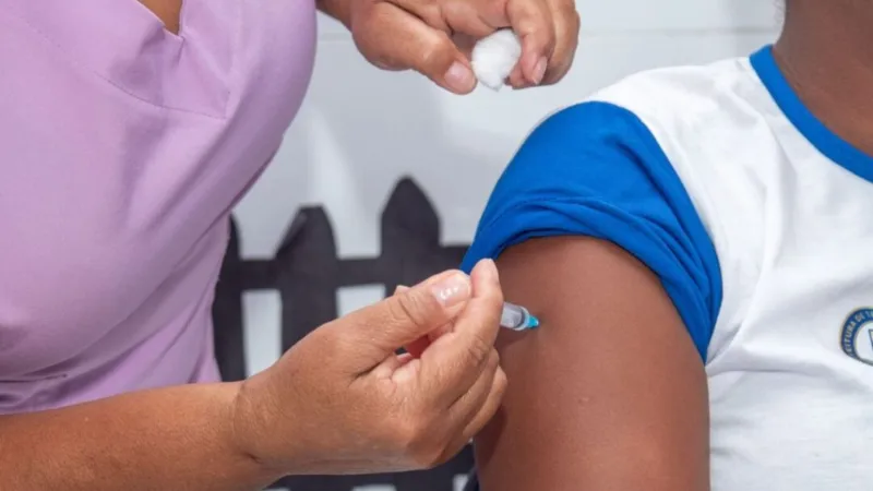 Vacina contra o Vírus Sincicial Respiratório já está disponível na rede municipal de saúde