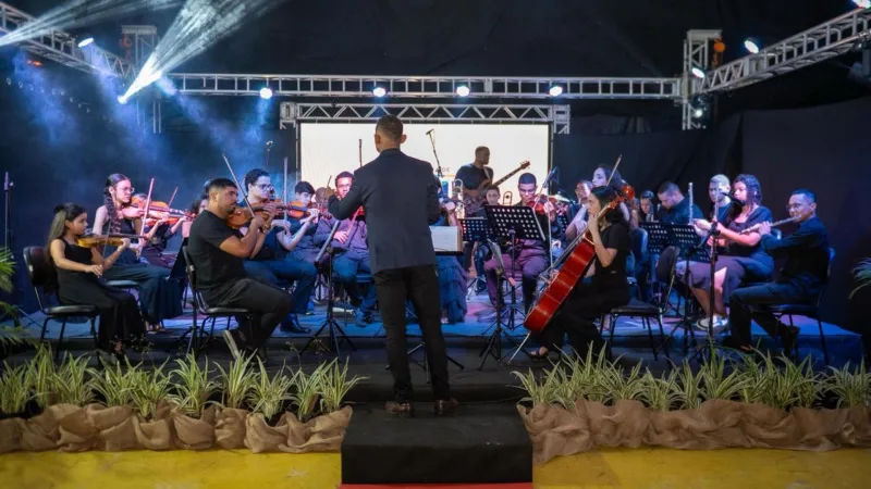 Festival Cultural de Teixeira de Freitas celebra música, moda e dança no terceiro dia de programação