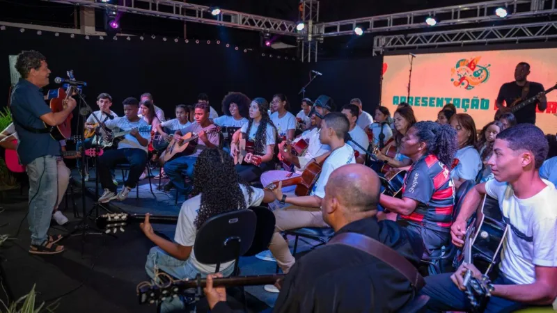 Festival Cultural de Teixeira de Freitas celebra música, moda e dança no terceiro dia de programação