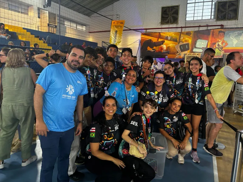 Estudantes do SESI Teixeira de Freitas participam de torneio internacional de robótica Estudantes do SESI Teixeira de Freitas participam de torneio internacional de robótica