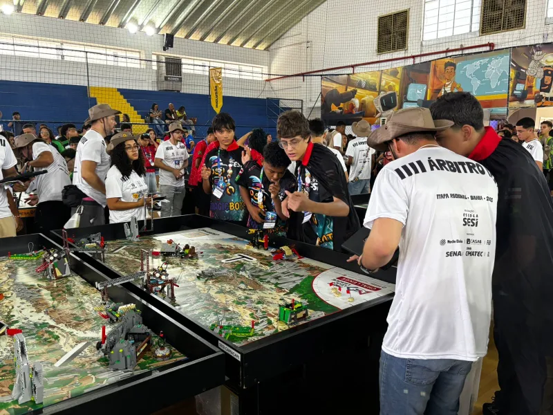 Estudantes do SESI Teixeira de Freitas participam de torneio internacional de robótica Estudantes do SESI Teixeira de Freitas participam de torneio internacional de robótica