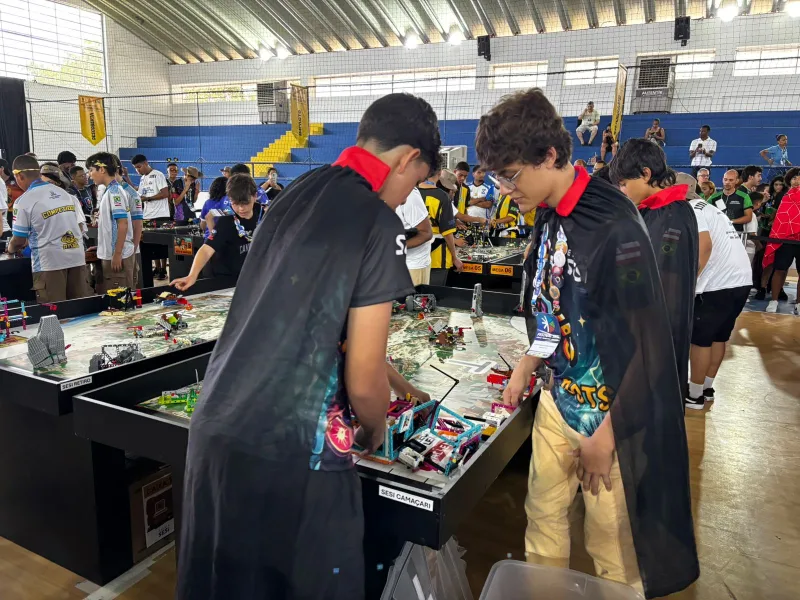 Estudantes do SESI Teixeira de Freitas participam de torneio internacional de robótica Estudantes do SESI Teixeira de Freitas participam de torneio internacional de robótica