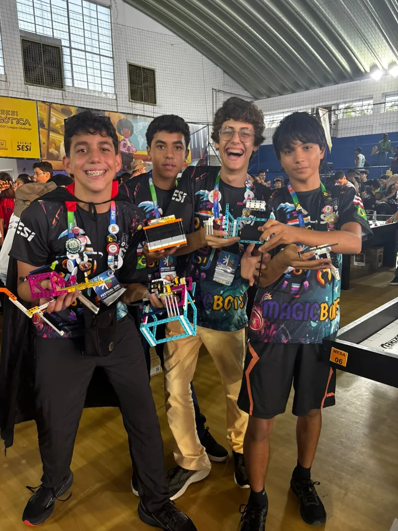 Estudantes do SESI Teixeira de Freitas participam de torneio internacional de robótica Estudantes do SESI Teixeira de Freitas participam de torneio internacional de robótica