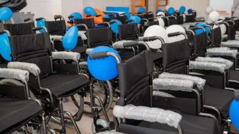 Prefeitura de Teixeira de Freitas reforça compromisso com autonomia e inclusão ao entregar cadeiras de rodas pelo CER IV Prefeitura de Teixeira de Freitas reforça compromisso com autonomia e inclusão ao entregar cadeiras de rodas pelo CER IV