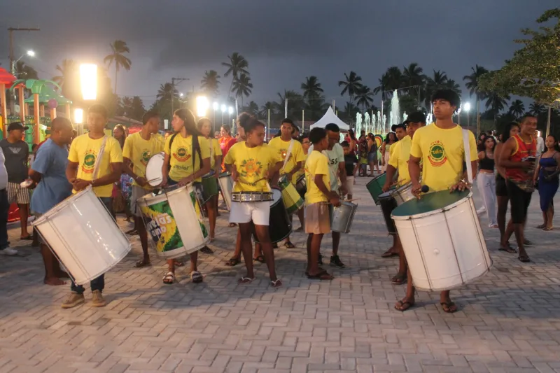Prefeitura de Caravelas inaugura Praça Damor da Cruz Alcântara no bairro Portelinha