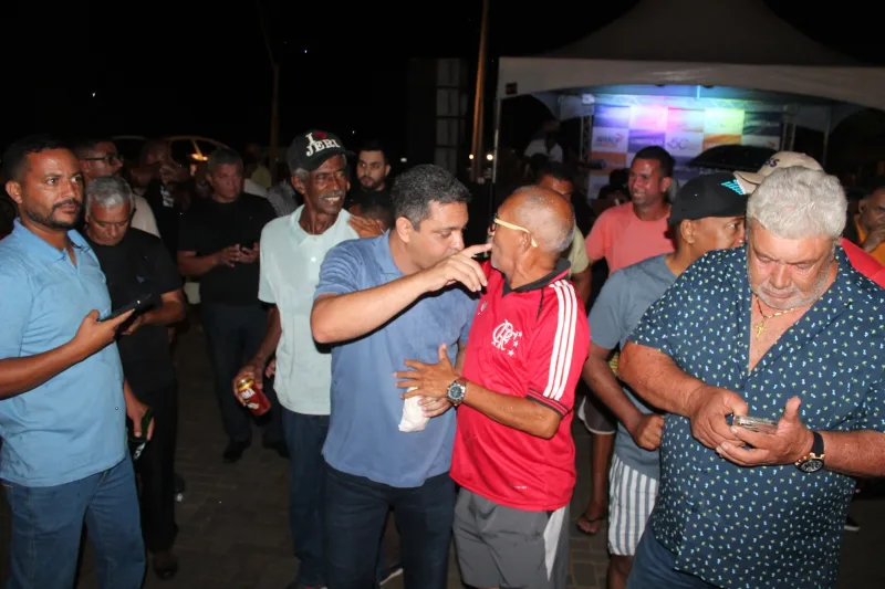 Prefeitura de Caravelas inaugura Praça Damor da Cruz Alcântara no bairro Portelinha