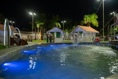 Natal Iluminado encanta moradores e visitantes e fortalece a economia local em Teixeira de Freitas