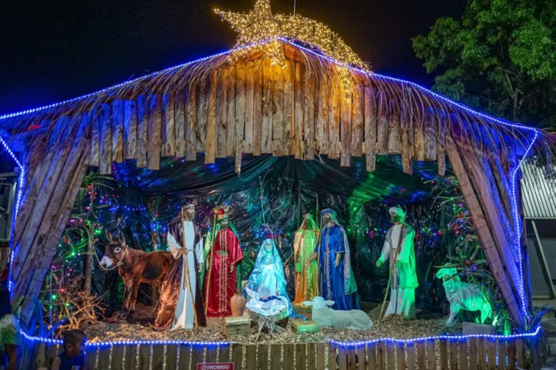 Natal Iluminado encanta moradores e visitantes e fortalece a economia local em Teixeira de Freitas