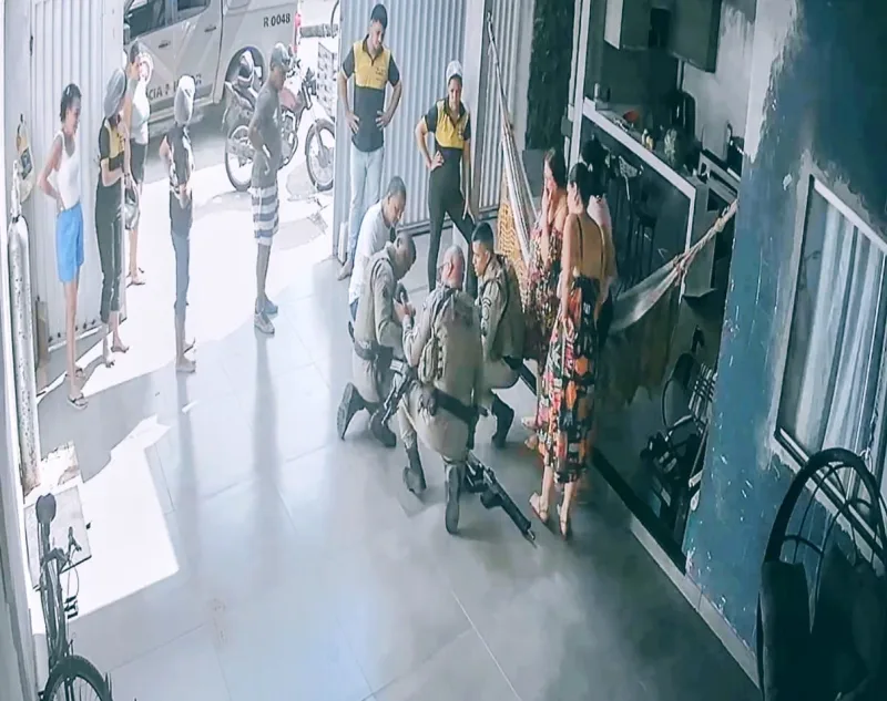 Polícia Militar salva vida de recém-nascido vítima de engasgamento em Teixeira de Freitas Polícia Militar salva vida de recém-nascido vítima de engasgamento em Teixeira de Freitas