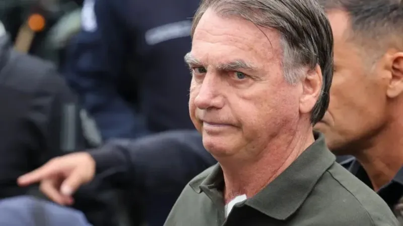 Bolsonaro sofre traumatismo craniano na PF, afirma médico responsável Bolsonaro sofre traumatismo craniano na PF, afirma médico responsável