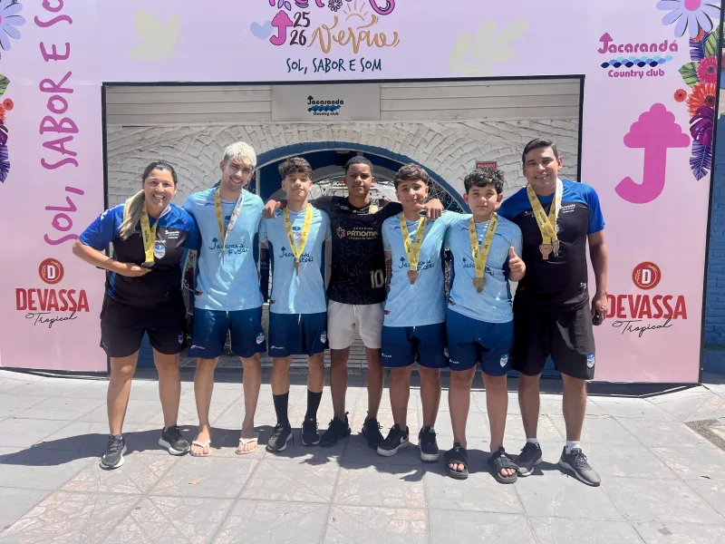 Chegada dos atletas que disputaram o Mundial de Futsal na Espanha é marcada por carreata e homenagem em Teixeira de Freitas Chegada dos atletas que disputaram o Mundial de Futsal na Espanha é marcada por carreata e homenagem em Teixeira de Freitas