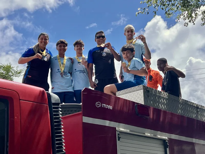Chegada dos atletas que disputaram o Mundial de Futsal na Espanha é marcada por carreata e homenagem em Teixeira de Freitas Chegada dos atletas que disputaram o Mundial de Futsal na Espanha é marcada por carreata e homenagem em Teixeira de Freitas