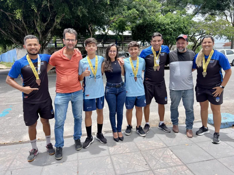 Chegada dos atletas que disputaram o Mundial de Futsal na Espanha é marcada por carreata e homenagem em Teixeira de Freitas Chegada dos atletas que disputaram o Mundial de Futsal na Espanha é marcada por carreata e homenagem em Teixeira de Freitas