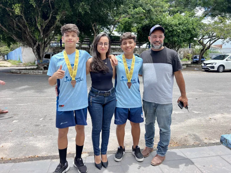 Chegada dos atletas que disputaram o Mundial de Futsal na Espanha é marcada por carreata e homenagem em Teixeira de Freitas Chegada dos atletas que disputaram o Mundial de Futsal na Espanha é marcada por carreata e homenagem em Teixeira de Freitas