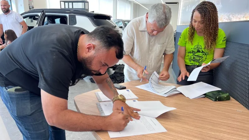 Entrega do Jeep Renegade marca momento emocionante da Campanha Natal Premiado da CDL