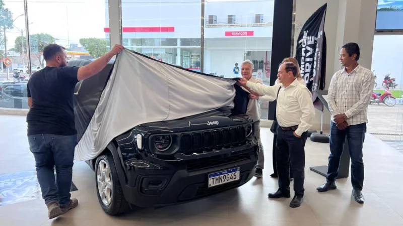 Entrega do Jeep Renegade marca momento emocionante da Campanha Natal Premiado da CDL
