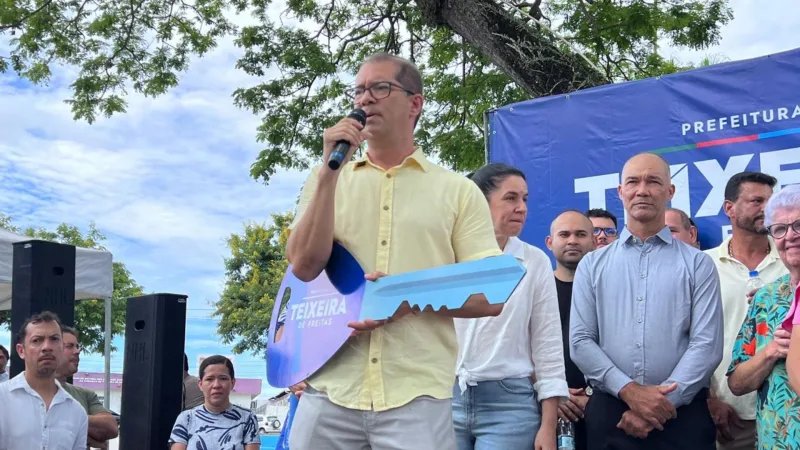 Prefeitura de Teixeira de Freitas realiza maior entrega de veículos da história da Rede Municipal de Ensino Prefeitura de Teixeira de Freitas realiza maior entrega de veículos da história da Rede Municipal de Ensino