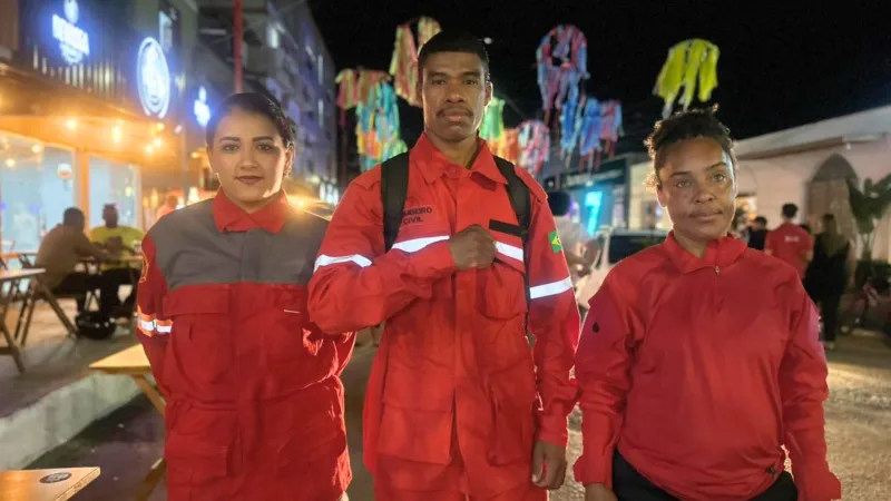 Pré-Carnaval ‘Abre Alas’ reúne multidão e movimenta economia na Rua da Pituba, em Teixeira de Freitas Pré-Carnaval ‘Abre Alas’ reúne multidão e movimenta economia na Rua da Pituba, em Teixeira de Freitas