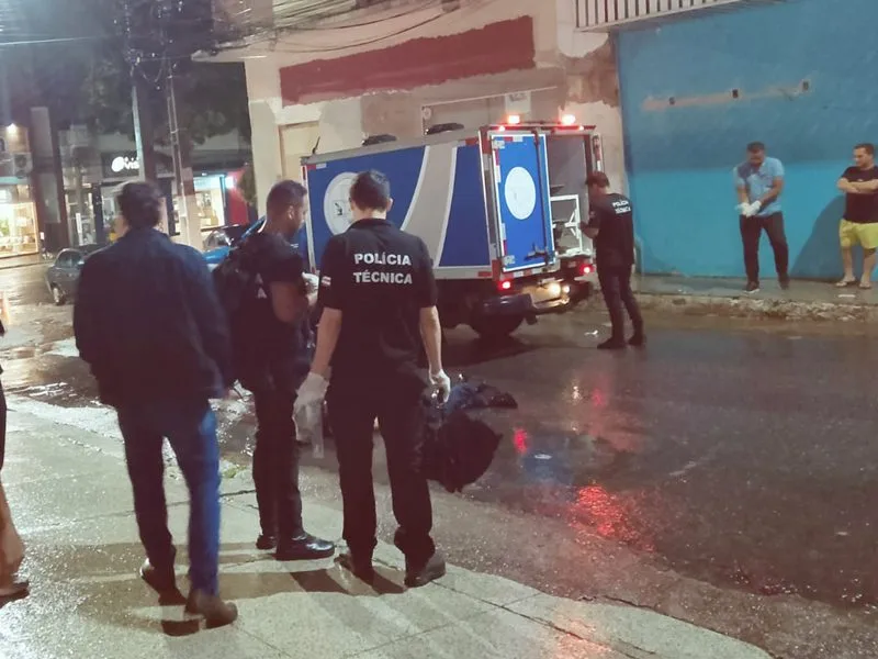 Thiago Guerra é assassinado em frente de um posto de combustíveis no centro de Teixeira de Freitas Thiago Guerra é assassinado em frente de um posto de combustíveis no centro de Teixeira de Freitas