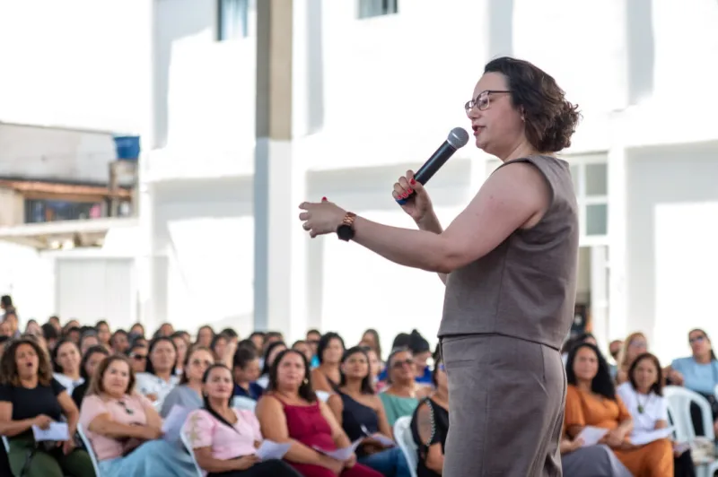 Momento de reflexão marca homenagem ao Dia das Mulheres Momento de reflexão marca homenagem ao Dia das Mulheres