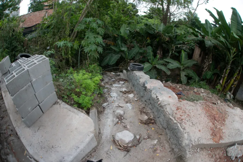 Manutenção preventiva é realizada na Rua Sargento Pedro após período de chuvas