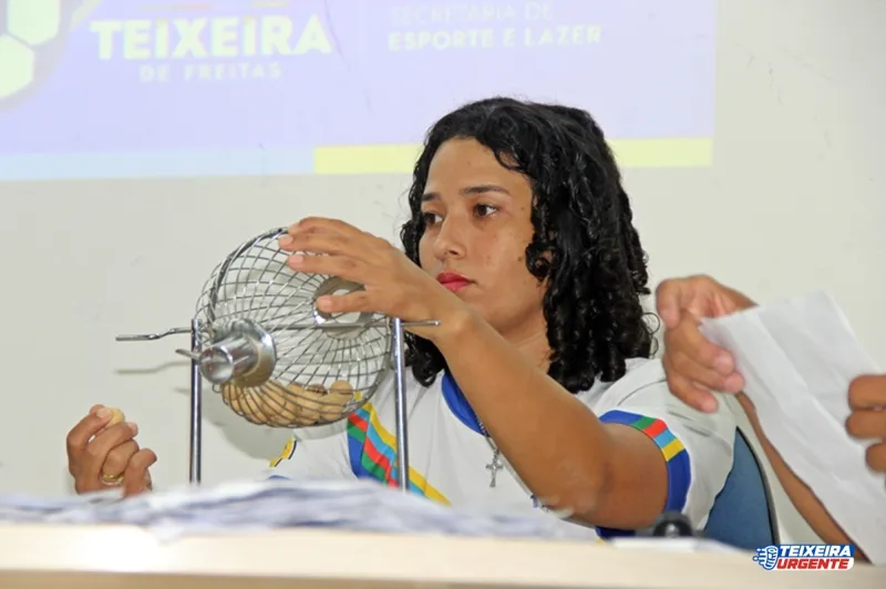 A Secretaria de Esportes de Teixeira de Freitas realizou, na noite desta quinta-feira (20), o Congresso Técnico e o sorteio da primeira fase do Torneio do Trabalhador – 1º de Maio. O evento aconteceu no auditório da Universidade Federal do Sul da Bahia (UFSB).