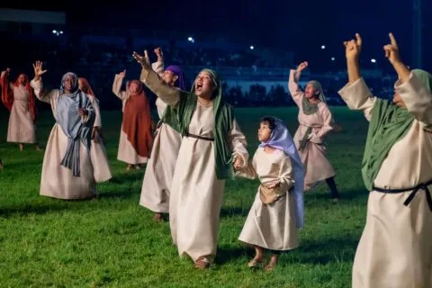 Encenação “A Paixão de Cristo” reúne grande público e fortalece cenário cultural em Teixeira de Freitas