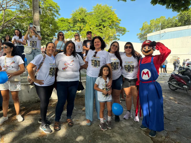 Caminhada pelo Autismo reúne famílias e levanta reivindicações por mais apoio em Teixeira de Freitas   