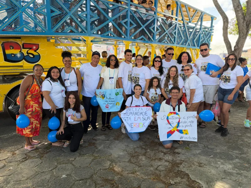 Caminhada pelo Autismo reúne famílias e levanta reivindicações por mais apoio em Teixeira de Freitas   