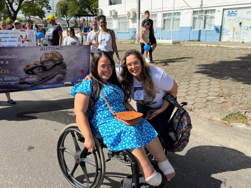 Caminhada pelo Autismo reúne famílias e levanta reivindicações por mais apoio em Teixeira de Freitas   