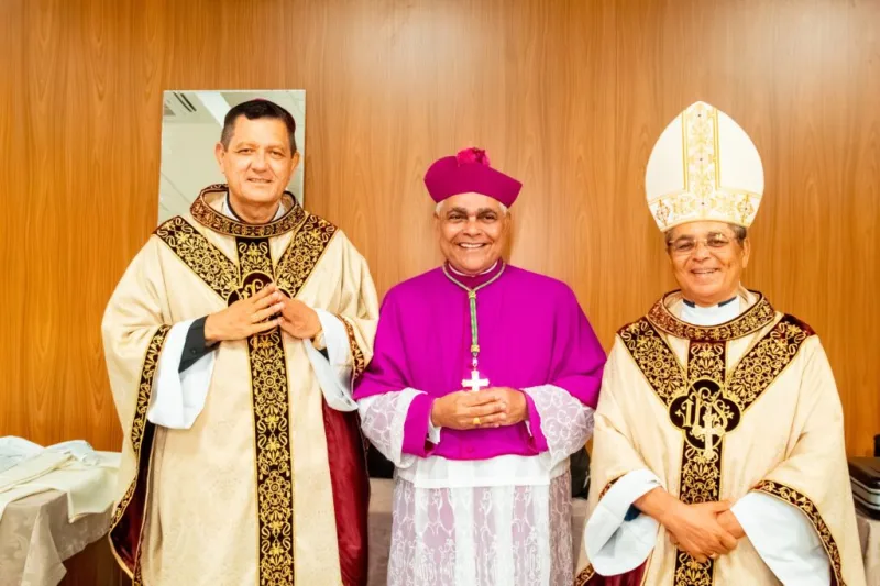 Com grande festa o 5º Bispo Diocesano toma posse em Teixeira de Freitas