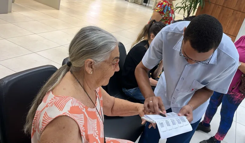 Idosos têm atendimento exclusivo para nova identidade neste sábado (11) e ainda há muitas vagas Idosos têm atendimento exclusivo para nova identidade neste sábado (11) e ainda há muitas vagas