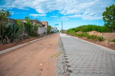 Prefeitura avança com pavimentação da Rua Lisboa no bairro Monte Castelo