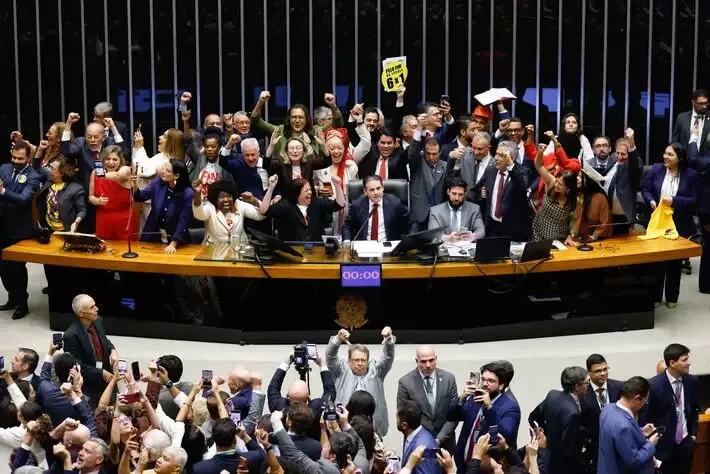 Fim da escala 6x1: veja o que muda, próximos passos e quando a regra passa a valer Fim da escala 6x1: veja o que muda, próximos passos e quando a regra passa a valer