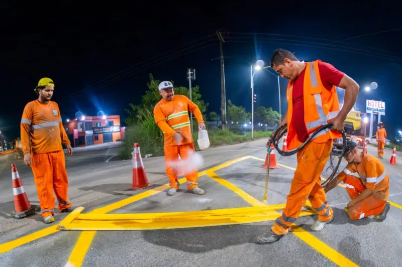 Novas sinalizações reforçam segurança nos cruzamentos da BR-101 em Teixeira de Freitas