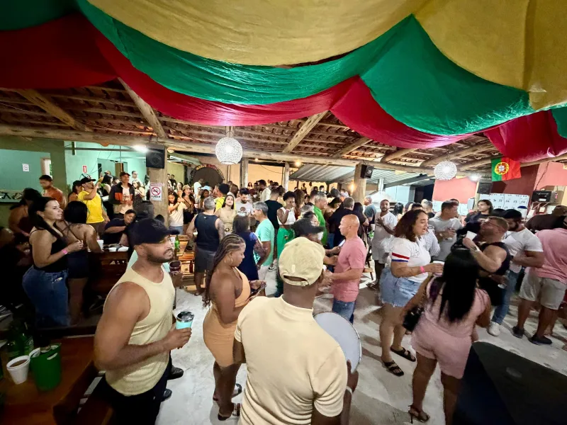 Pré-aniversário do Portuga reuniu grande público com música, open bar e sorteio de brindes em Teixeira de Freitas