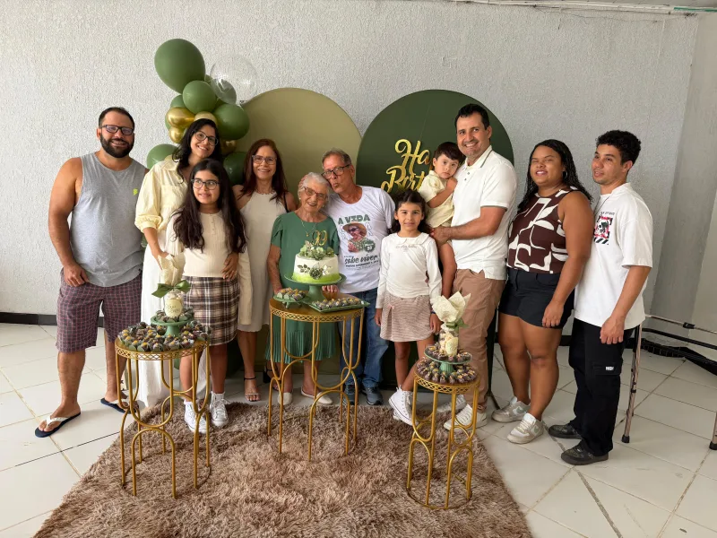 Dona Maura Ribeiro celebra 99 anos cercada pelo amor da família em Teixeira de Freitas