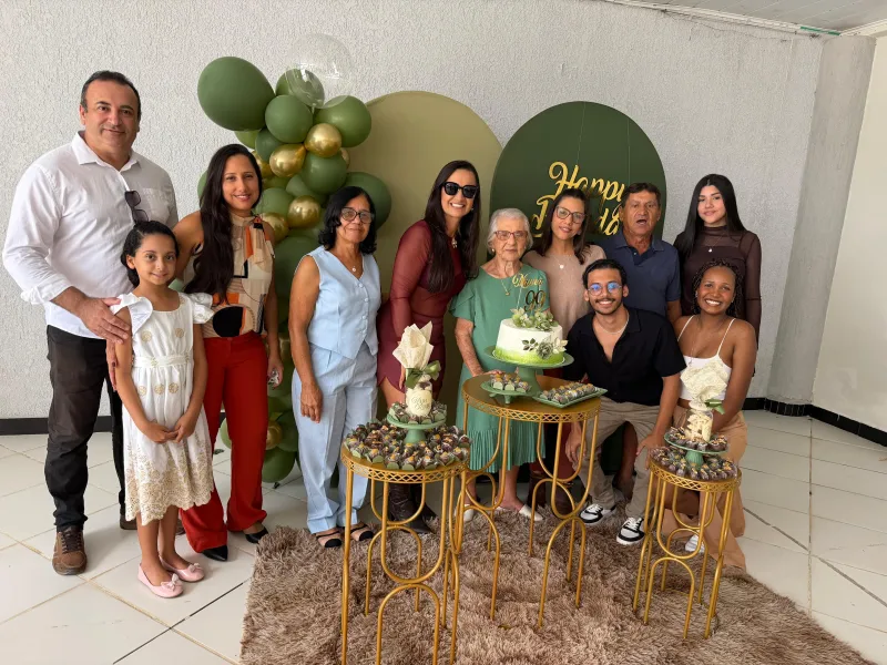 Dona Maura Ribeiro celebra 99 anos cercada pelo amor da família em Teixeira de Freitas