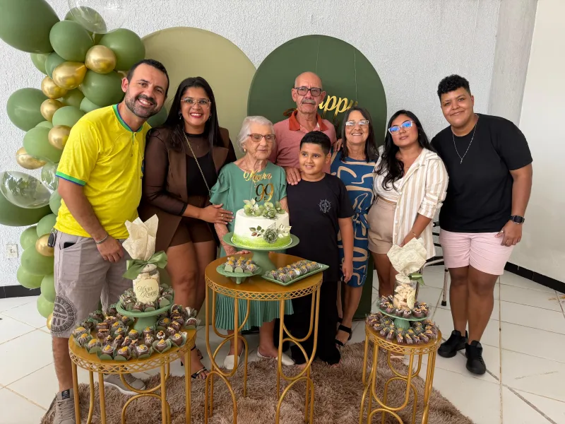 Dona Maura Ribeiro celebra 99 anos cercada pelo amor da família em Teixeira de Freitas