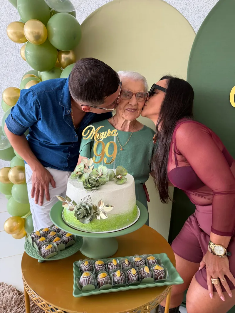 Dona Maura Ribeiro celebra 99 anos cercada pelo amor da família em Teixeira de Freitas
