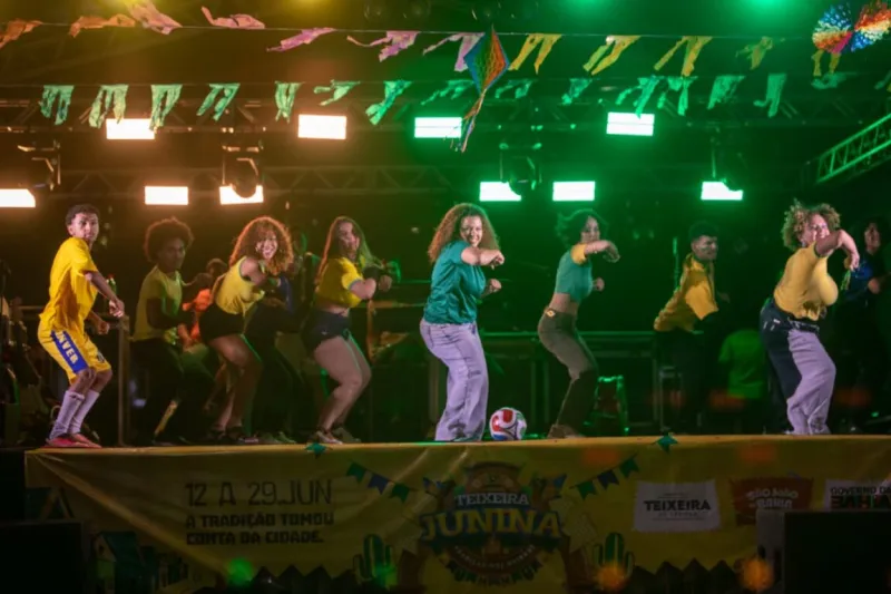 Teixeira Junina – Tradição nos Bairros reúne música, torcida e animação na Rua da Pituba Teixeira Junina – Tradição nos Bairros reúne música, torcida e animação na Rua da Pituba