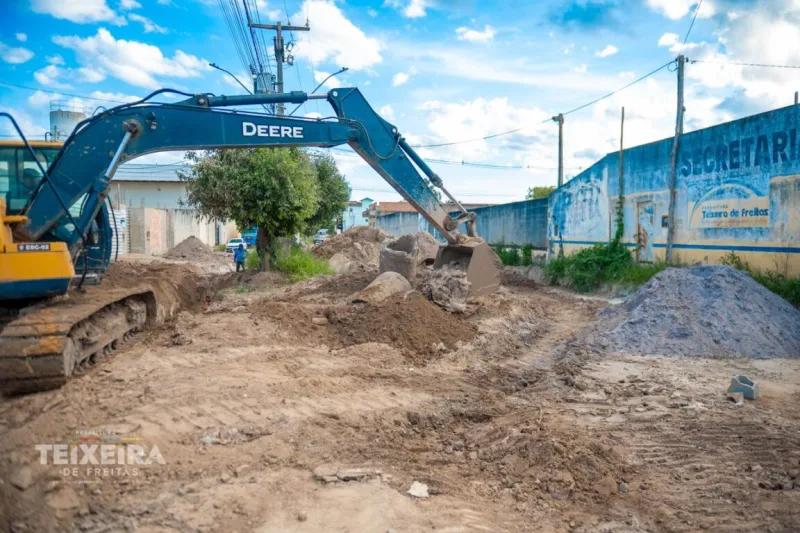 Drenagem avança no bairro Ouro Verde Drenagem avança no bairro Ouro Verde