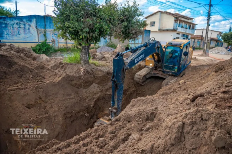 Drenagem avança no bairro Ouro Verde Drenagem avança no bairro Ouro Verde